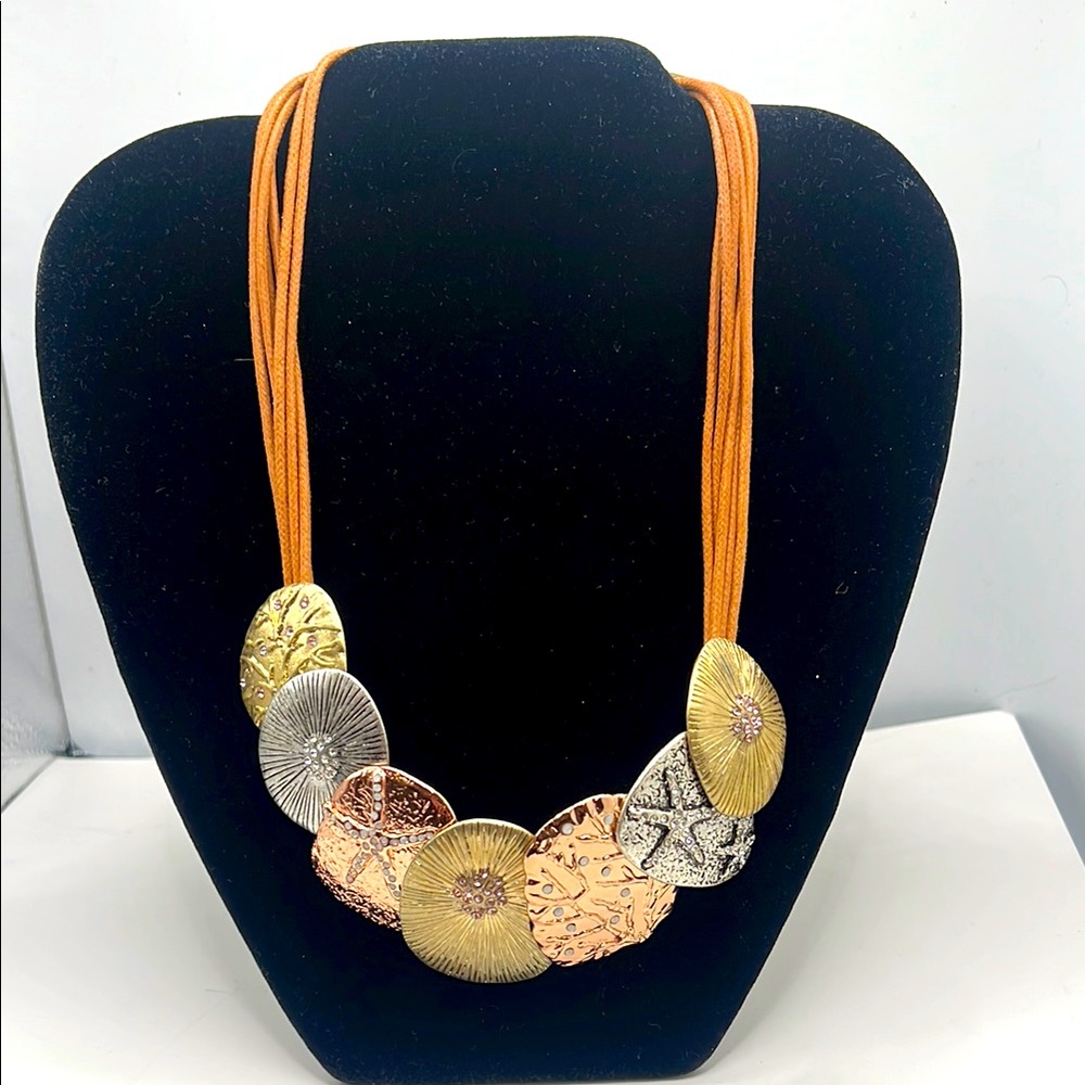 Elegant Multicolor Necklace VINEYARD HAVEN BEACH SAND DOLLAR ROPE NECKLACE EUC